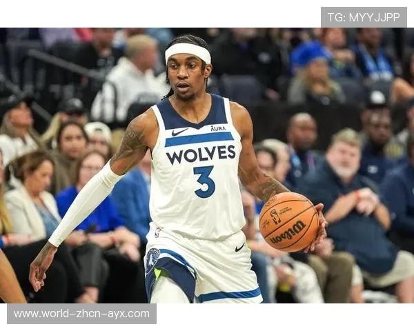 唐斯强攻造出空位给队友轻松得分，森林狼攻势凶猛